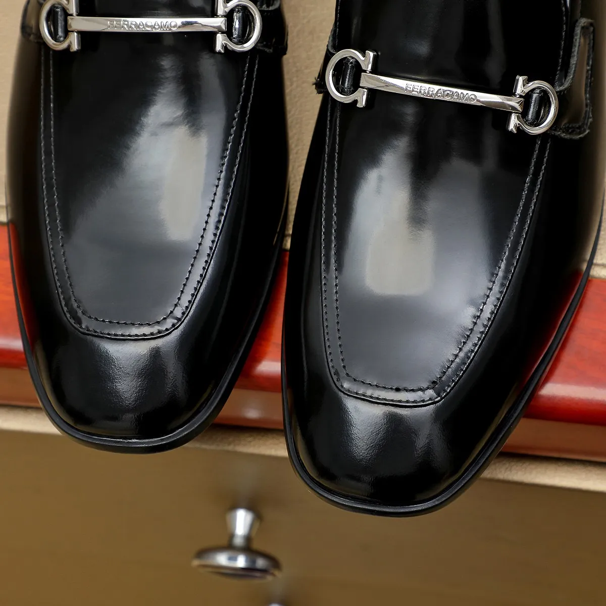 Men's Men's Shoes 260 Ferragamo [Ferragamo] top imported suit men's shoes 💯Original copy of the official website, product materials: selected imported embossed calfskin + luxury hardware buckle accessories ~ imported water-dyed cow 🐂 leather lining. Strong three-dimensional visual effect, original combination outsole, multiple colors available😘 Size: 38-45